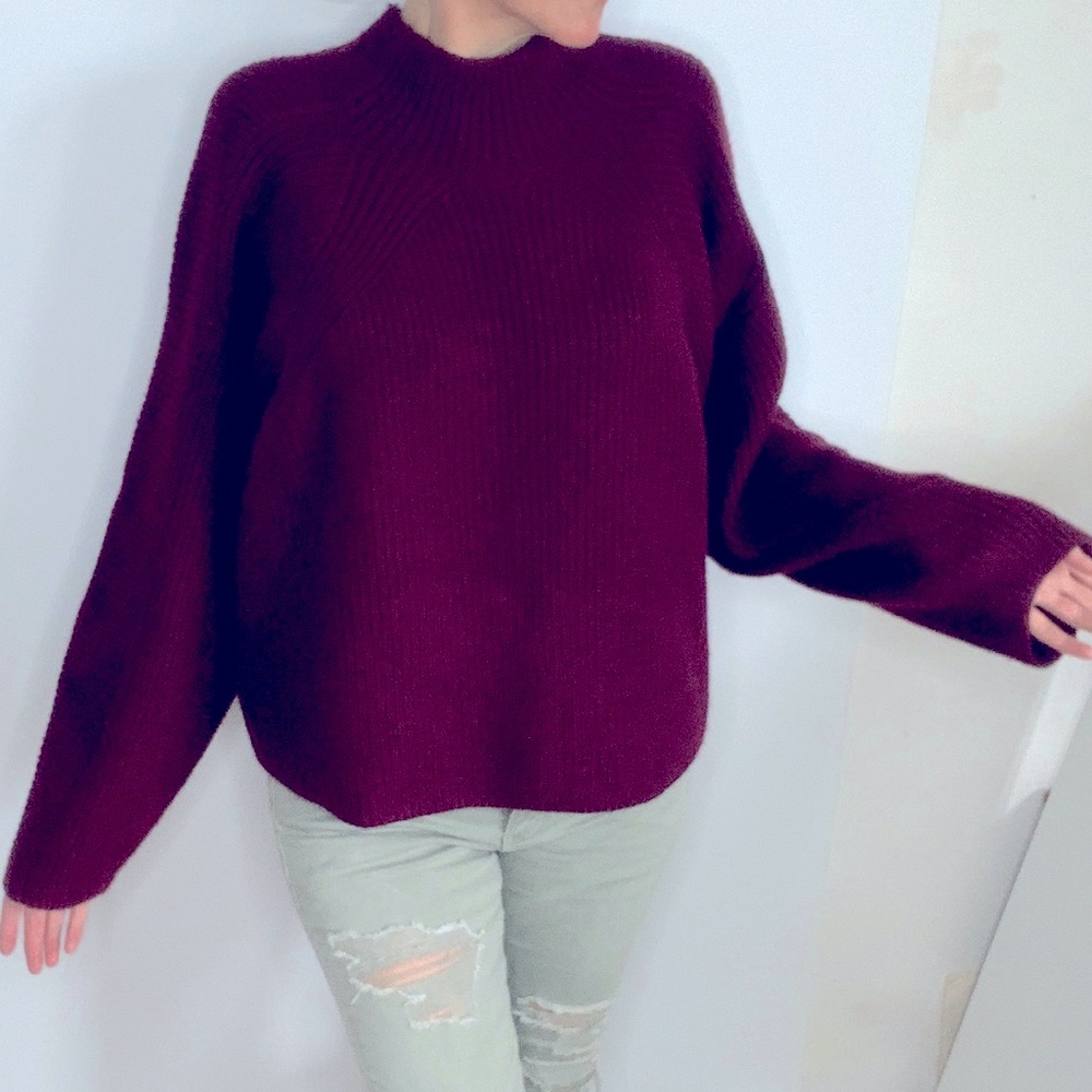 Beautiful thick ribbed chunky oversized burgundy sweater 🌺